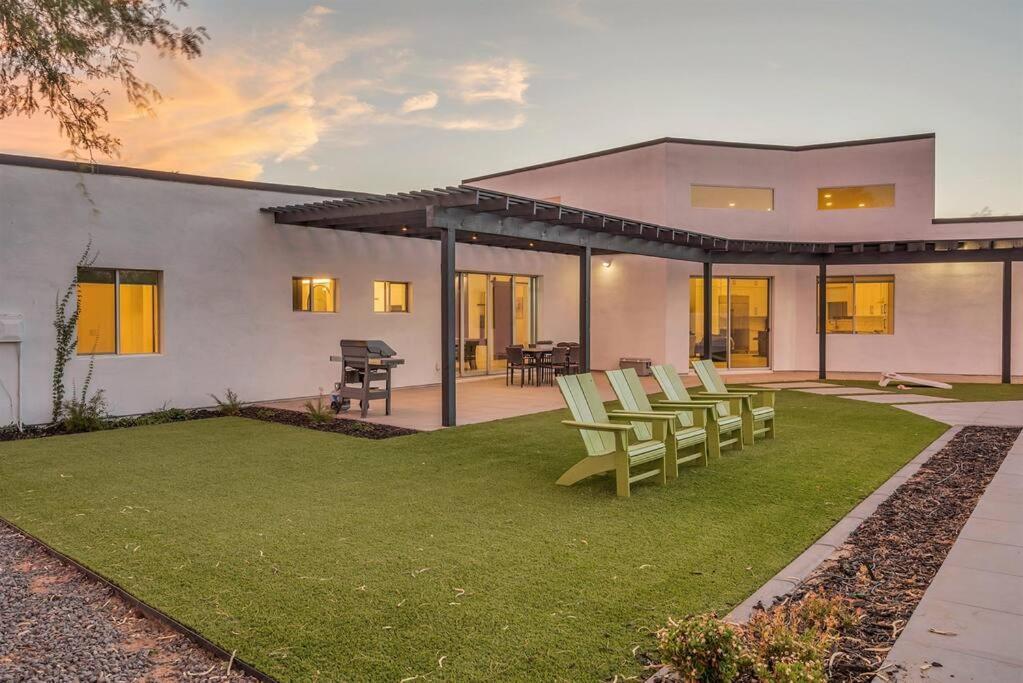 Holiday home New Luxury Getaway With Heated Pool And Bbq *