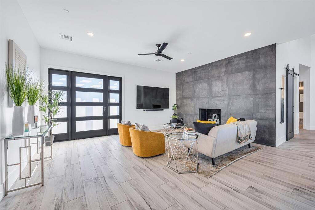 New Luxury Getaway With Heated Pool And Bbq