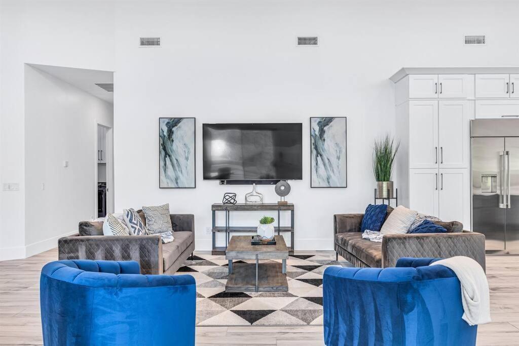 New Luxury Getaway With Heated Pool And Bbq Holiday home Scottsdale