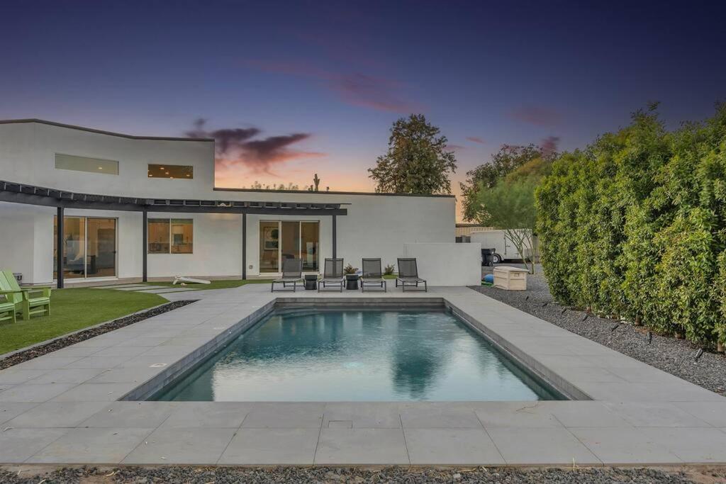 Holiday home New Luxury Getaway With Heated Pool And Bbq *