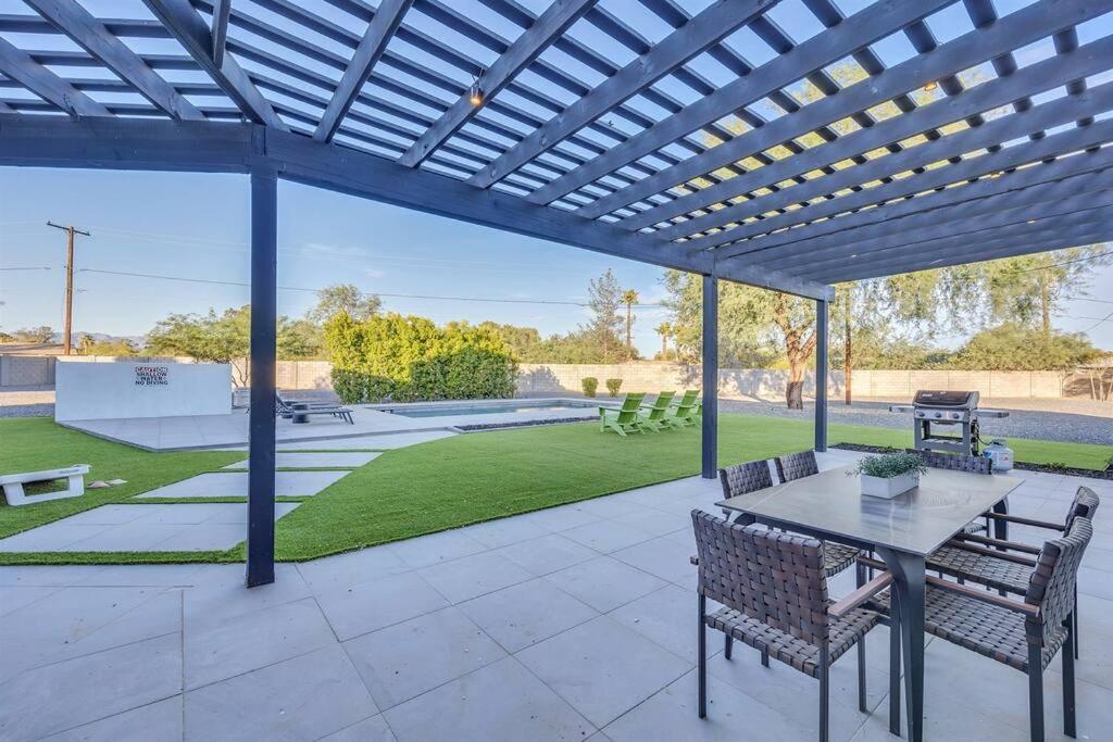 New Luxury Getaway With Heated Pool And Bbq