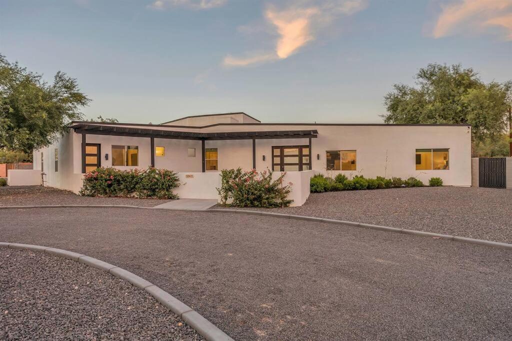 New Luxury Getaway With Heated Pool And Bbq