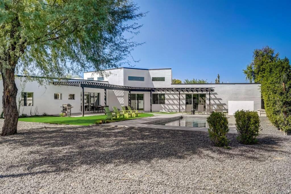 Holiday home New Luxury Getaway With Heated Pool And Bbq