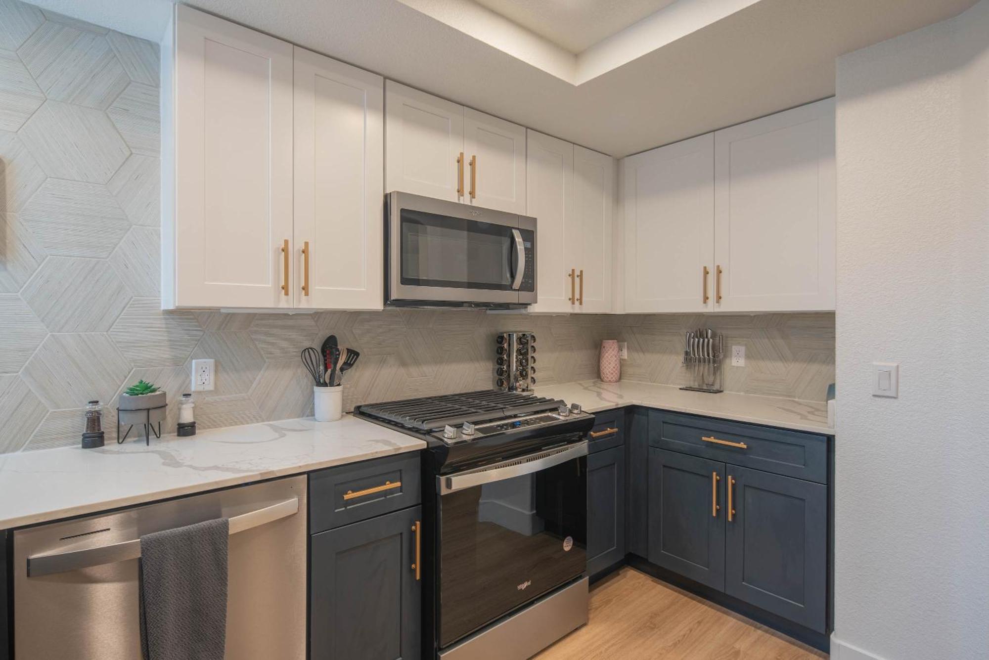 Apartment Exclusive-walk To Golf, Shopping & Dining-king Bed N268 *