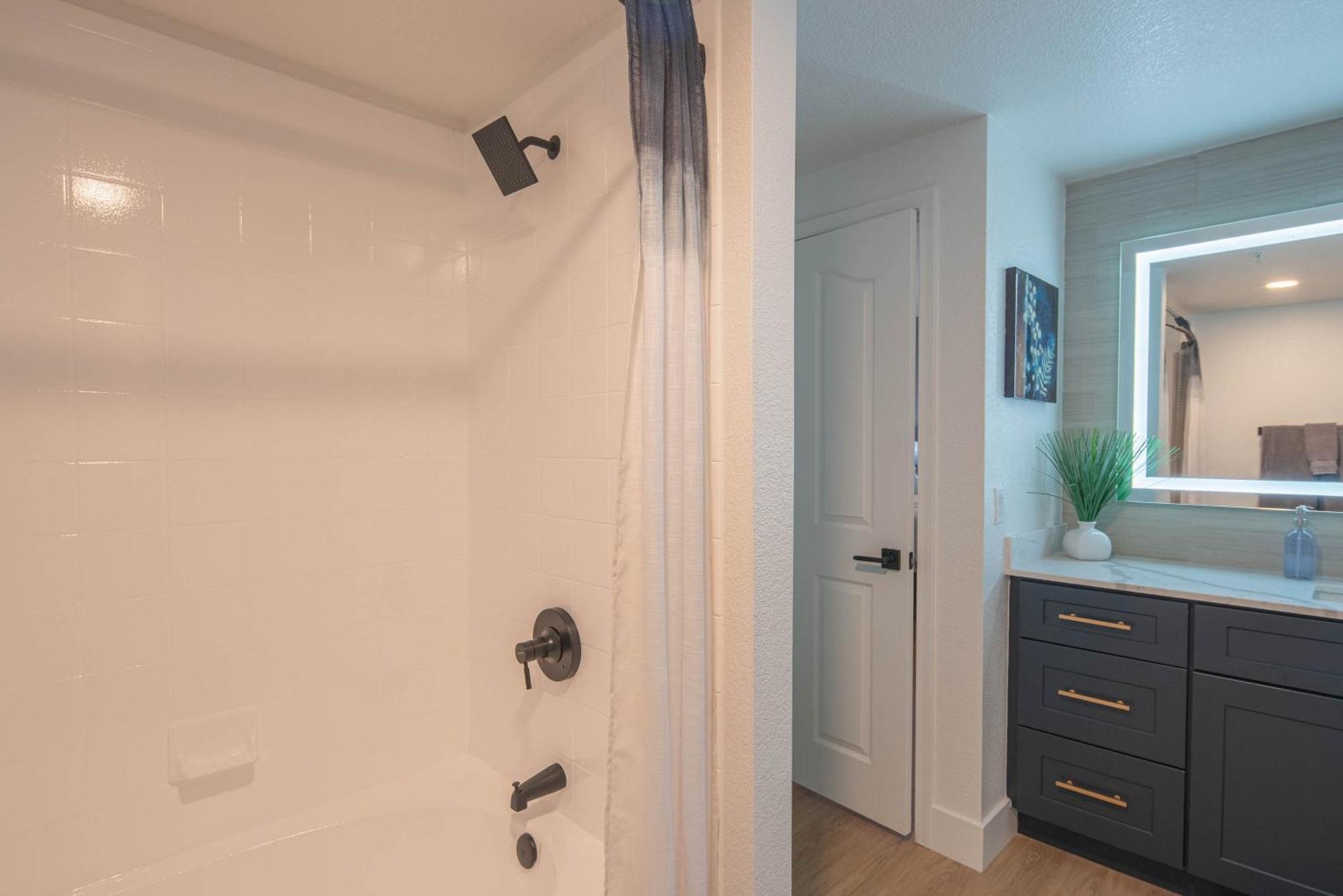Exclusive-walk To Golf, Shopping & Dining-king Bed N268 Scottsdale