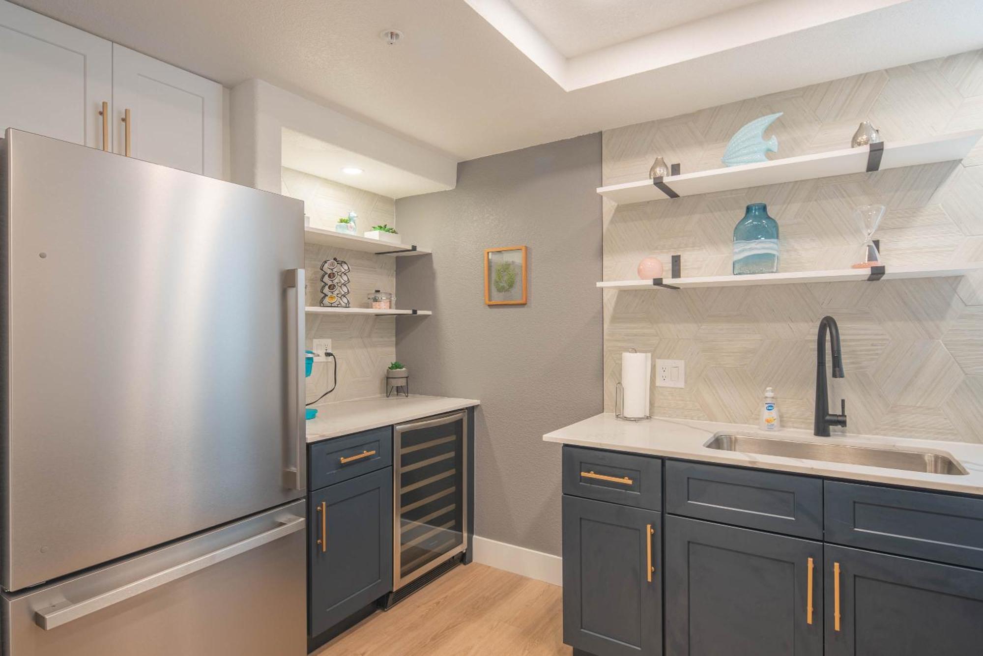 Exclusive-walk To Golf, Shopping & Dining-king Bed N268 *