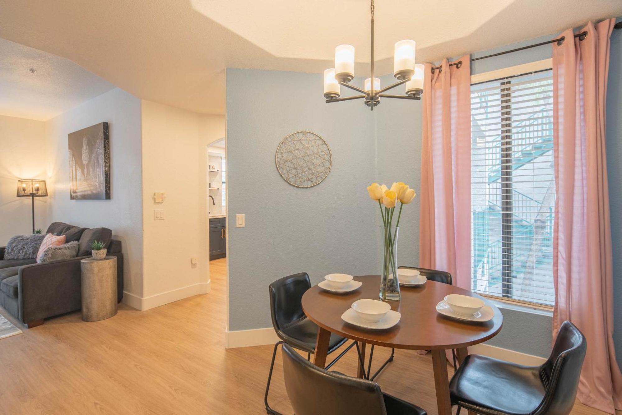 Exclusive-walk To Golf, Shopping & Dining-king Bed N268 Apartment Scottsdale