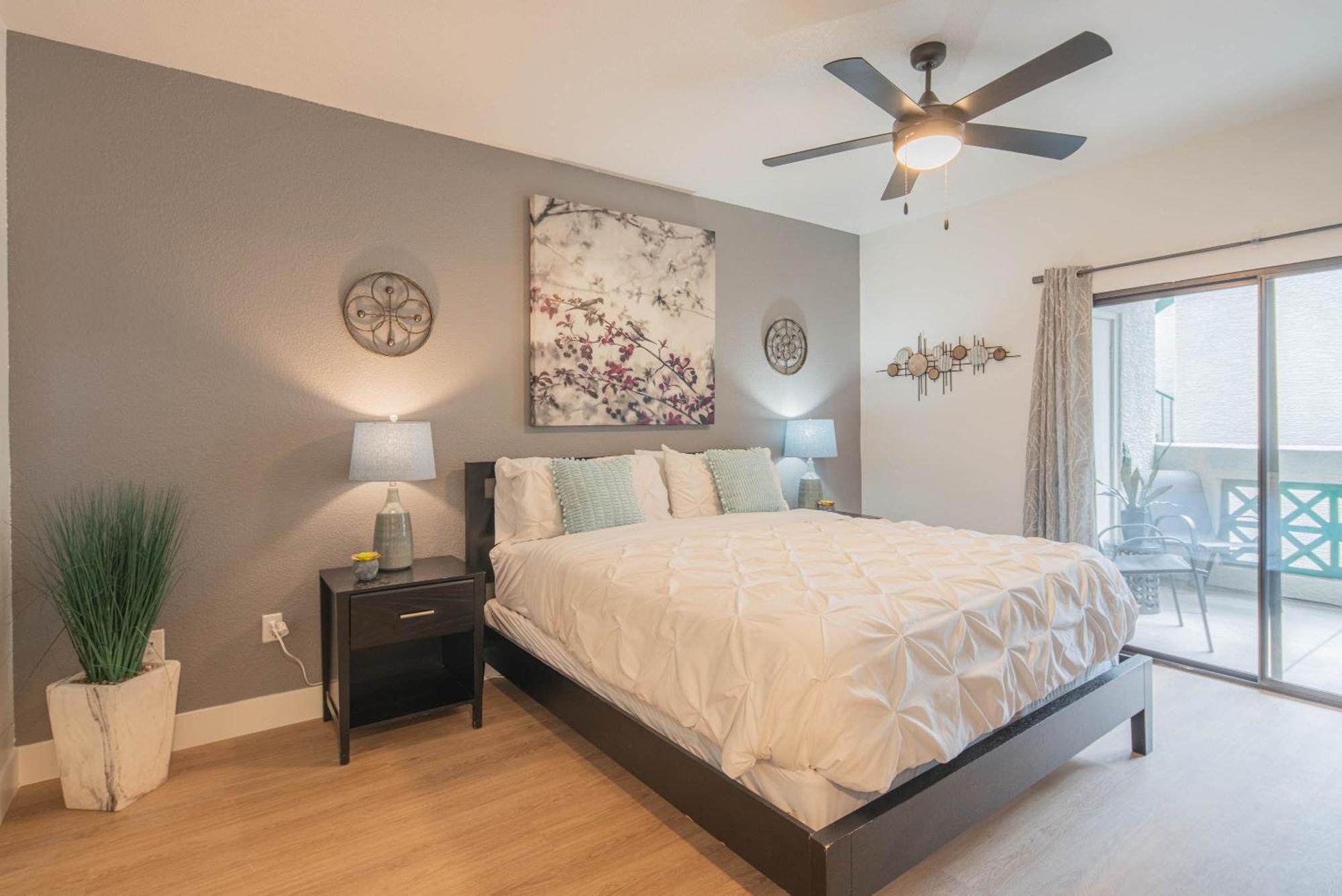 Exclusive-walk To Golf, Shopping & Dining-king Bed N268