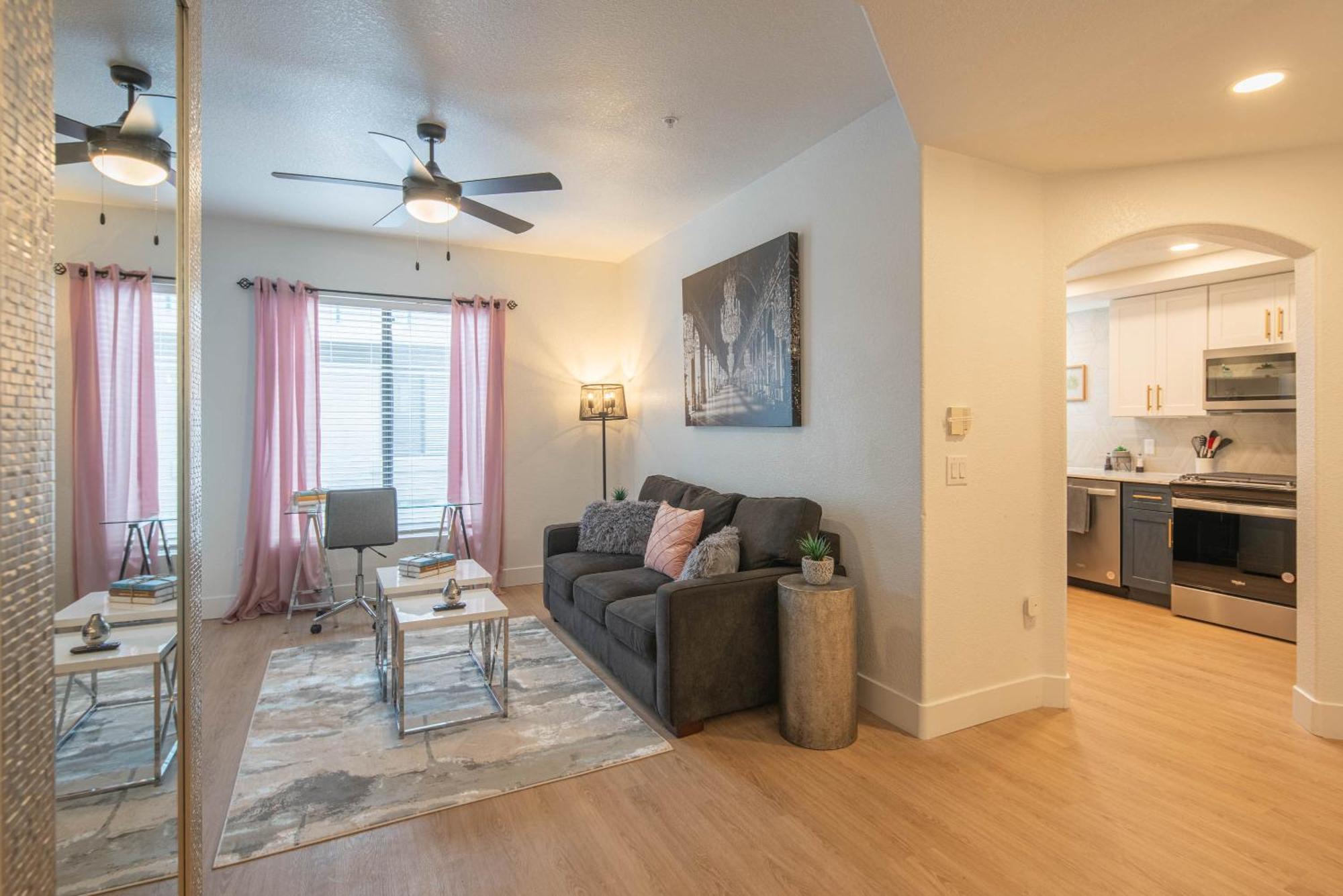 Exclusive-walk To Golf, Shopping & Dining-king Bed N268 Scottsdale