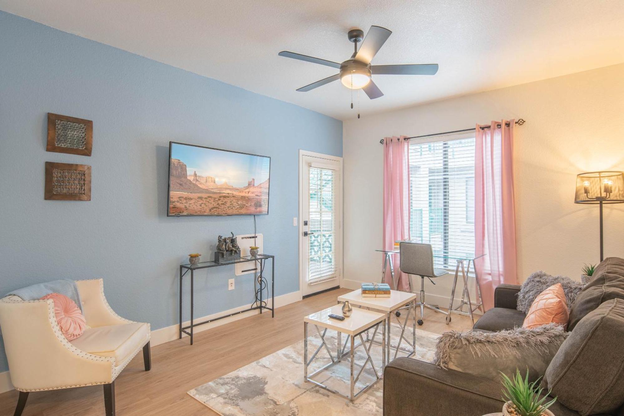 Exclusive-walk To Golf, Shopping & Dining-king Bed N268