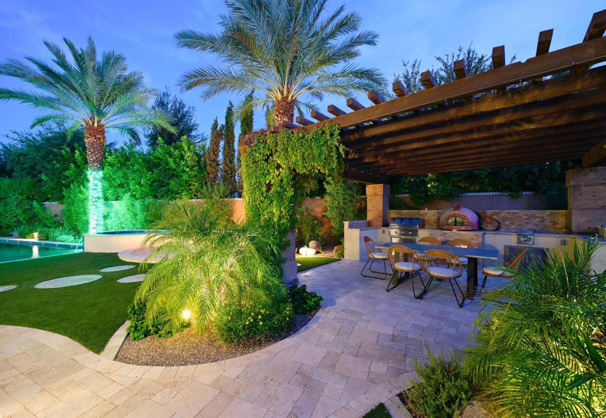 Luxe Poolside Paradise-pool & Spa-vanity Station Scottsdale
