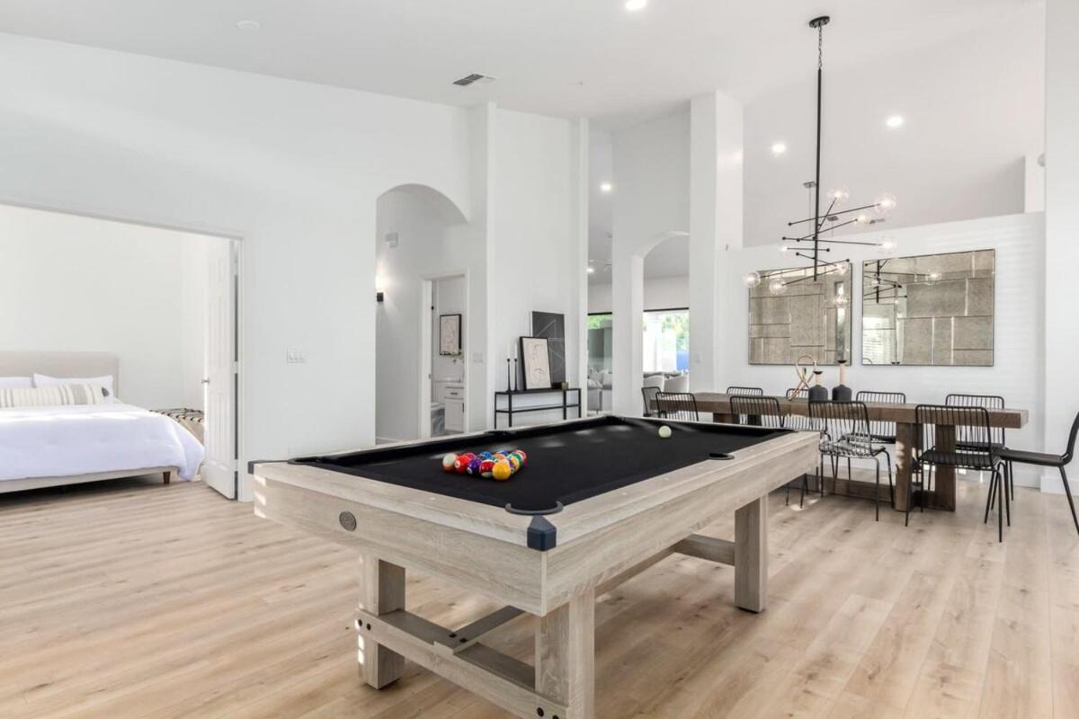 Sweetwater Estate-pool-spa-sportcourt-putt Grn Holiday home *