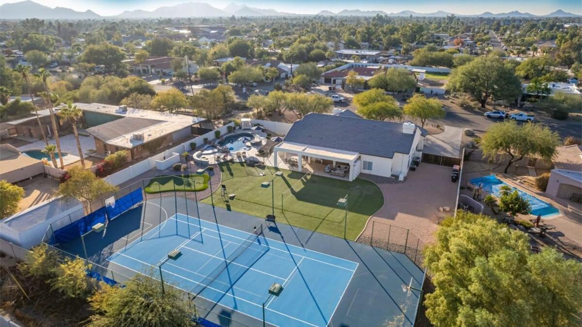 Holiday home Sweetwater Estate-pool-spa-sportcourt-putt Grn Scottsdale