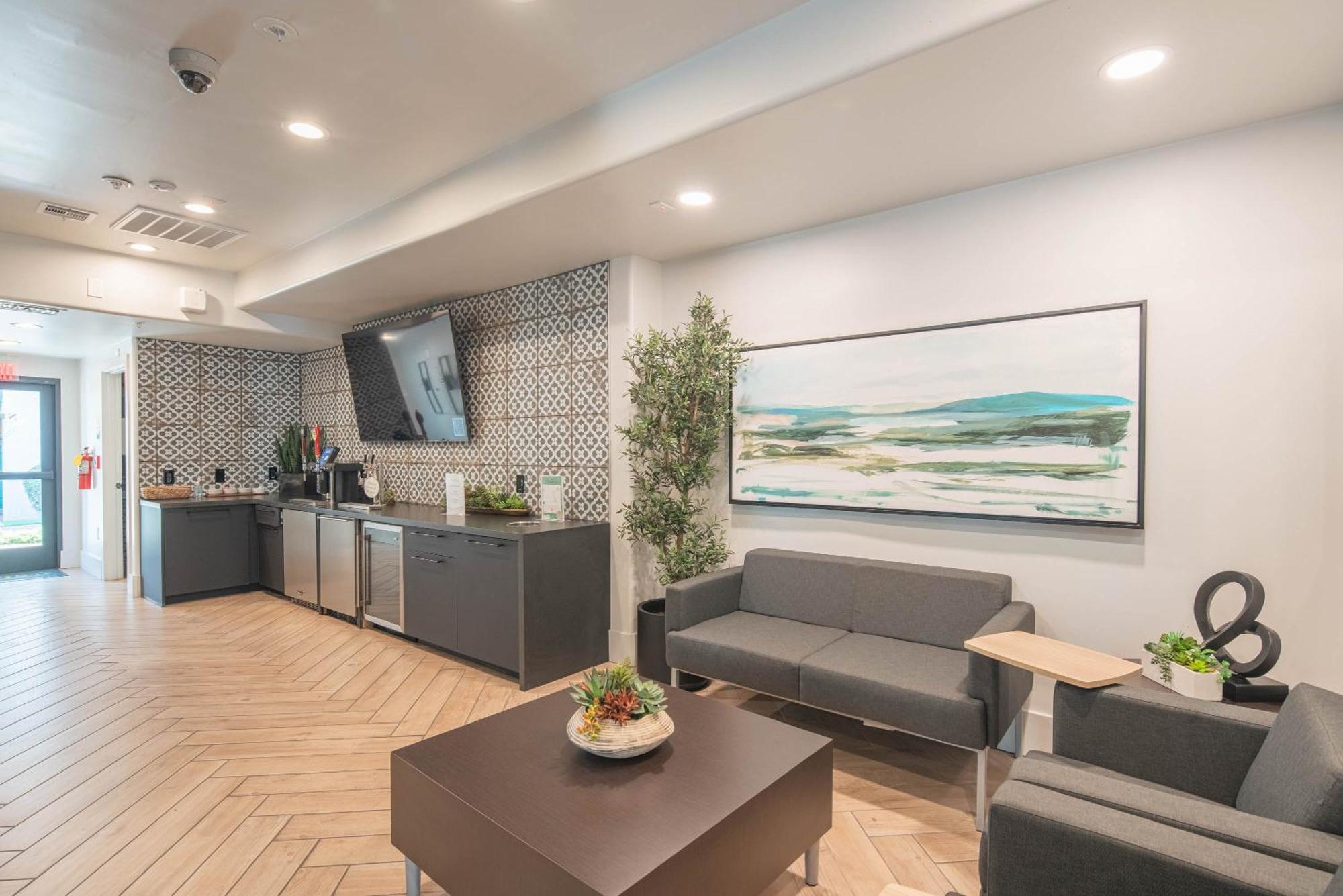 Apartment Golf View Oasis-serenity-tranquility-walkability N244