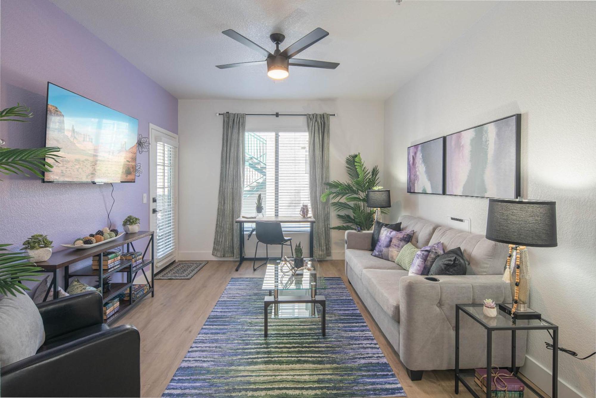 Exclusive Unit-walkable Area-bright & Sunny 2 Bedroom - N272 Scottsdale