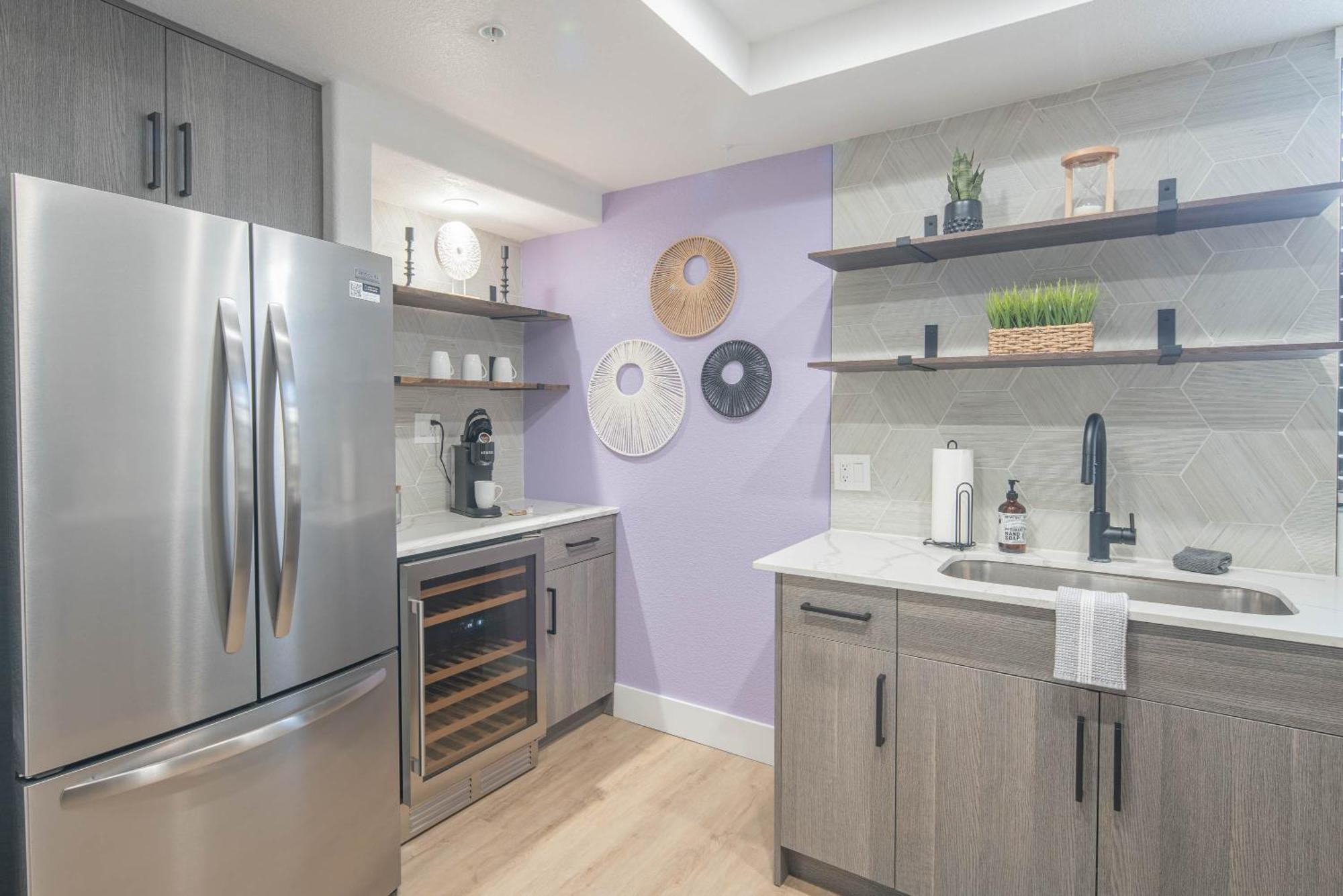 Exclusive Unit-walkable Area-bright & Sunny 2 Bedroom - N272 Apartment