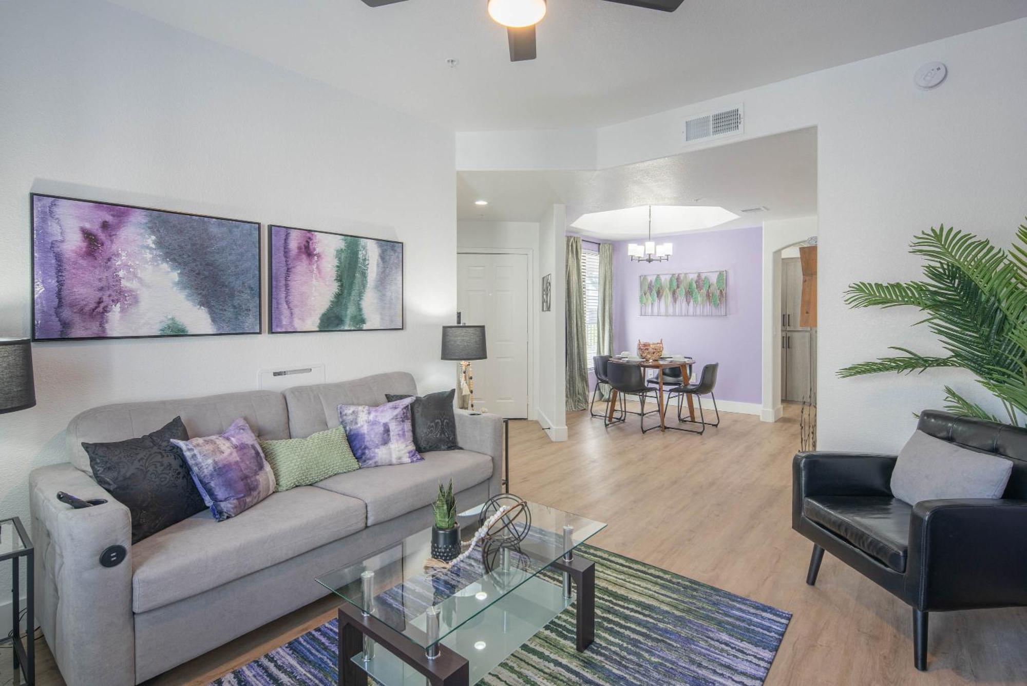 Exclusive Unit-walkable Area-bright & Sunny 2 Bedroom - N272 Apartment