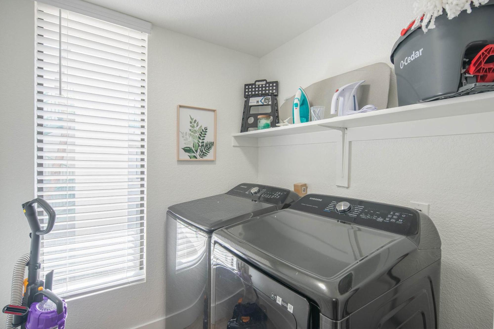 Exclusive Unit-walkable Area-bright & Sunny 2 Bedroom - N272 *