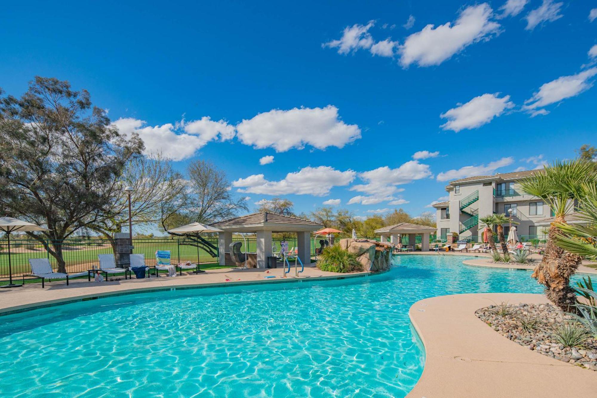 Exclusive Unit-walkable Area-bright & Sunny 2 Bedroom - N272 *