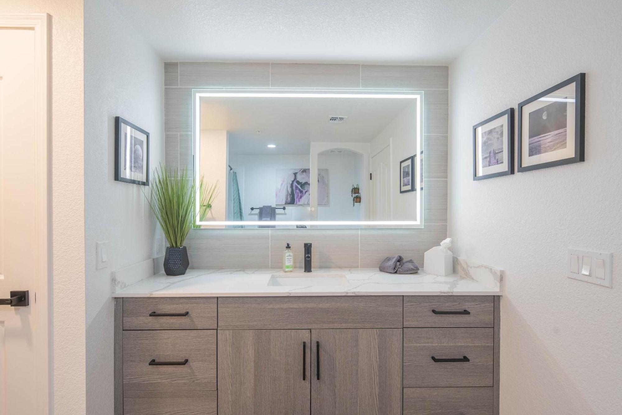 Exclusive Unit-walkable Area-bright & Sunny 2 Bedroom - N272 Apartment *
