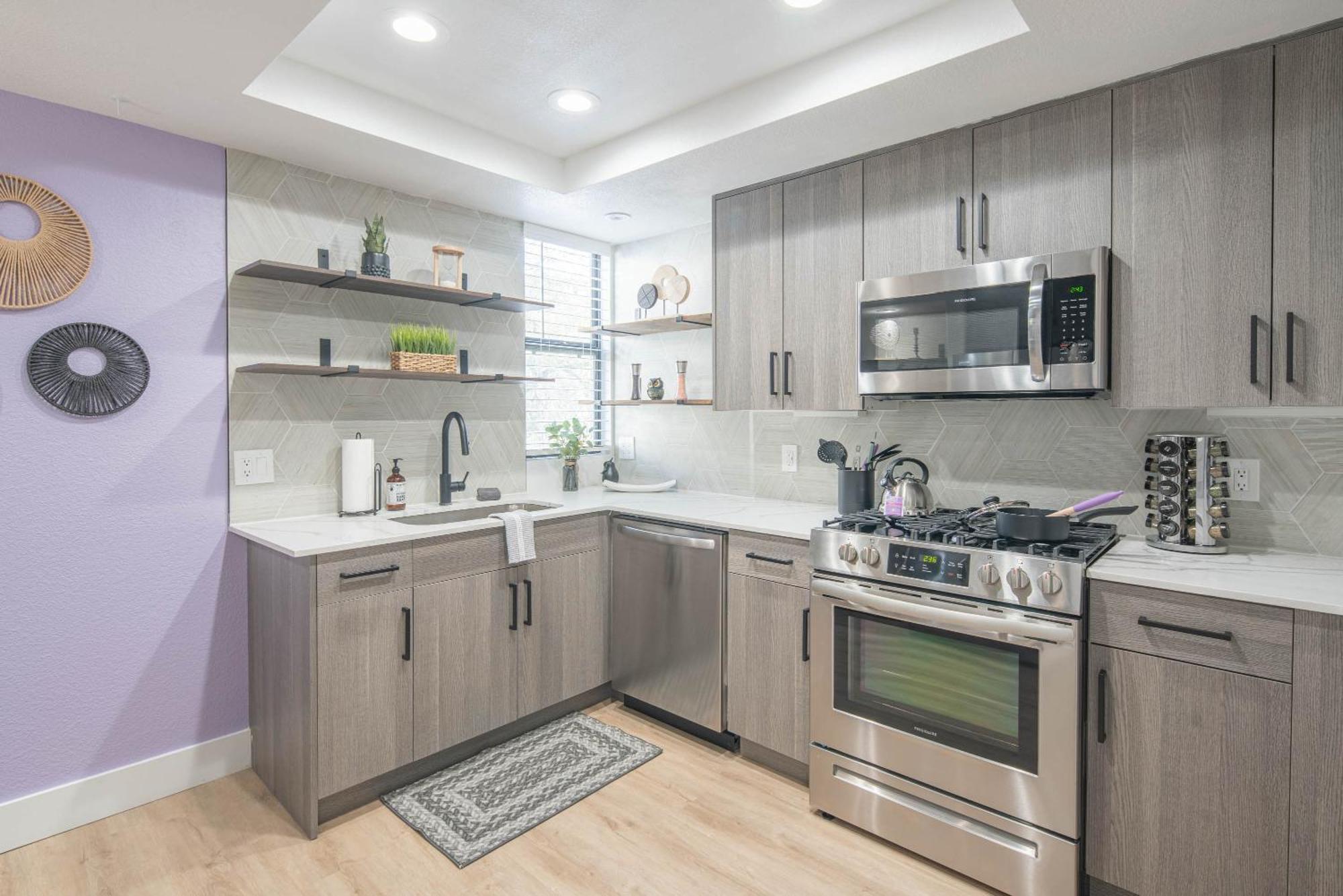 Apartment Exclusive Unit-walkable Area-bright & Sunny 2 Bedroom - N272 *