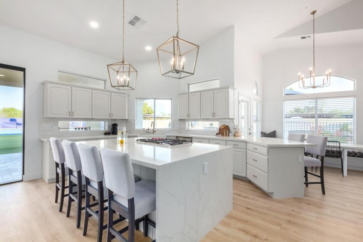 Holiday home Sweetwater Estate-pool-spa-sportcourt-putt Grn *
