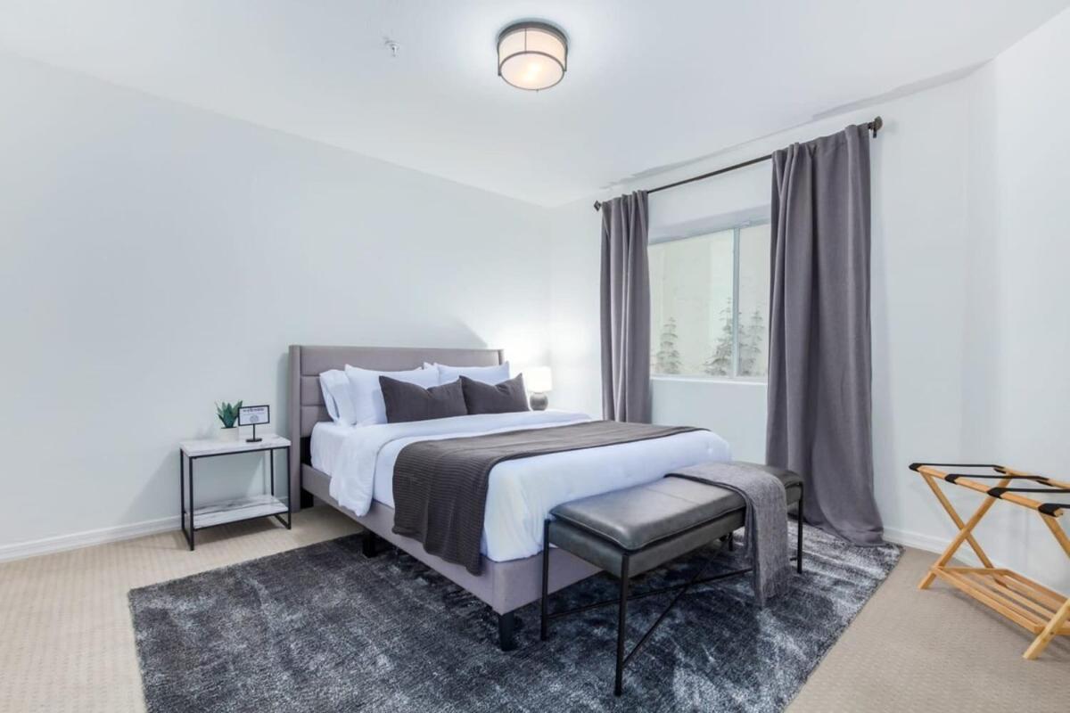Holiday home Sweetwater Estate-pool-spa-sportcourt-putt Grn