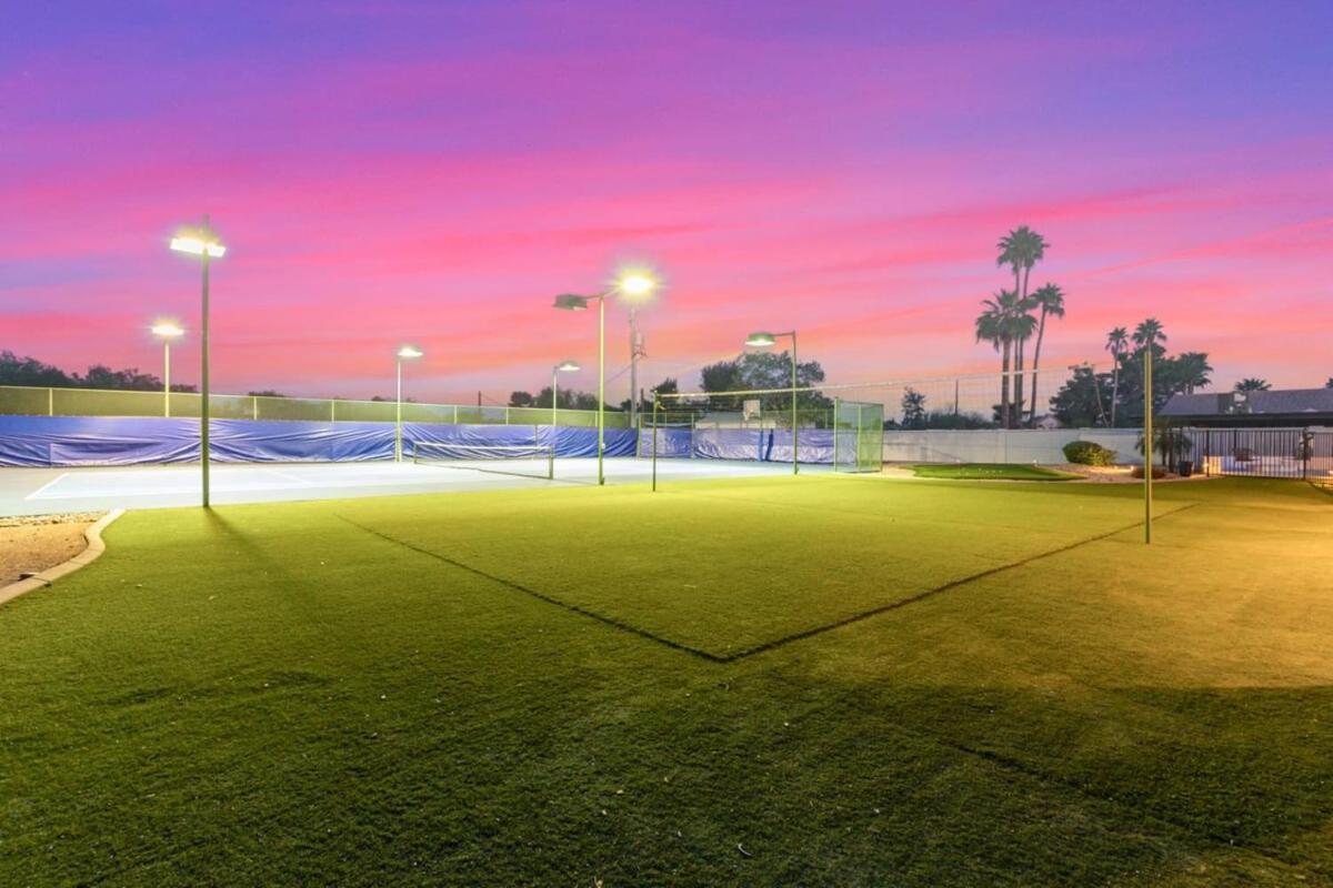Sweetwater Estate-pool-spa-sportcourt-putt Grn Holiday home *