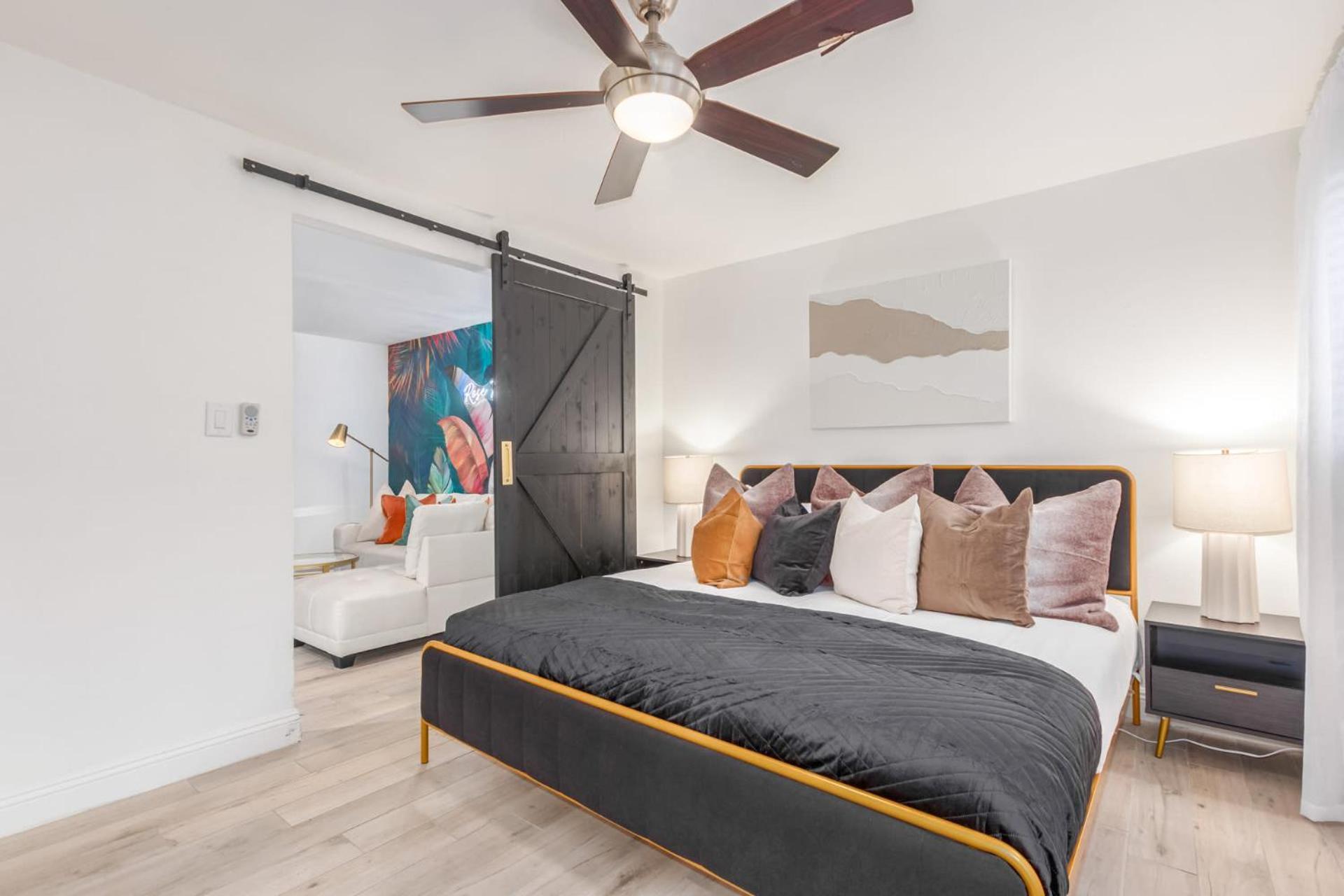 Desert Rose Family Retreat-free Htd Pool-2 Primarys-bar Holiday home Scottsdale