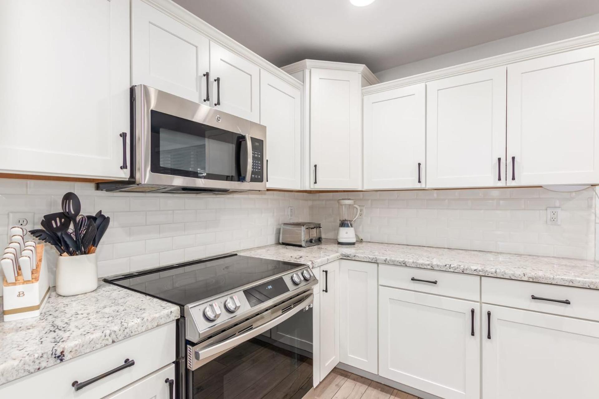 Desert Rose Family Retreat-free Htd Pool-2 Primarys-bar Holiday home Scottsdale