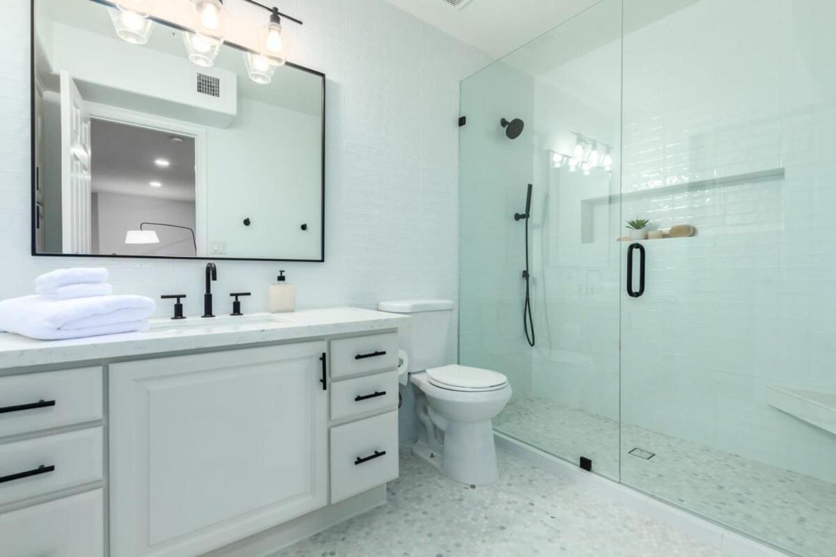 Sweetwater Estate-pool-spa-sportcourt-putt Grn Holiday home *