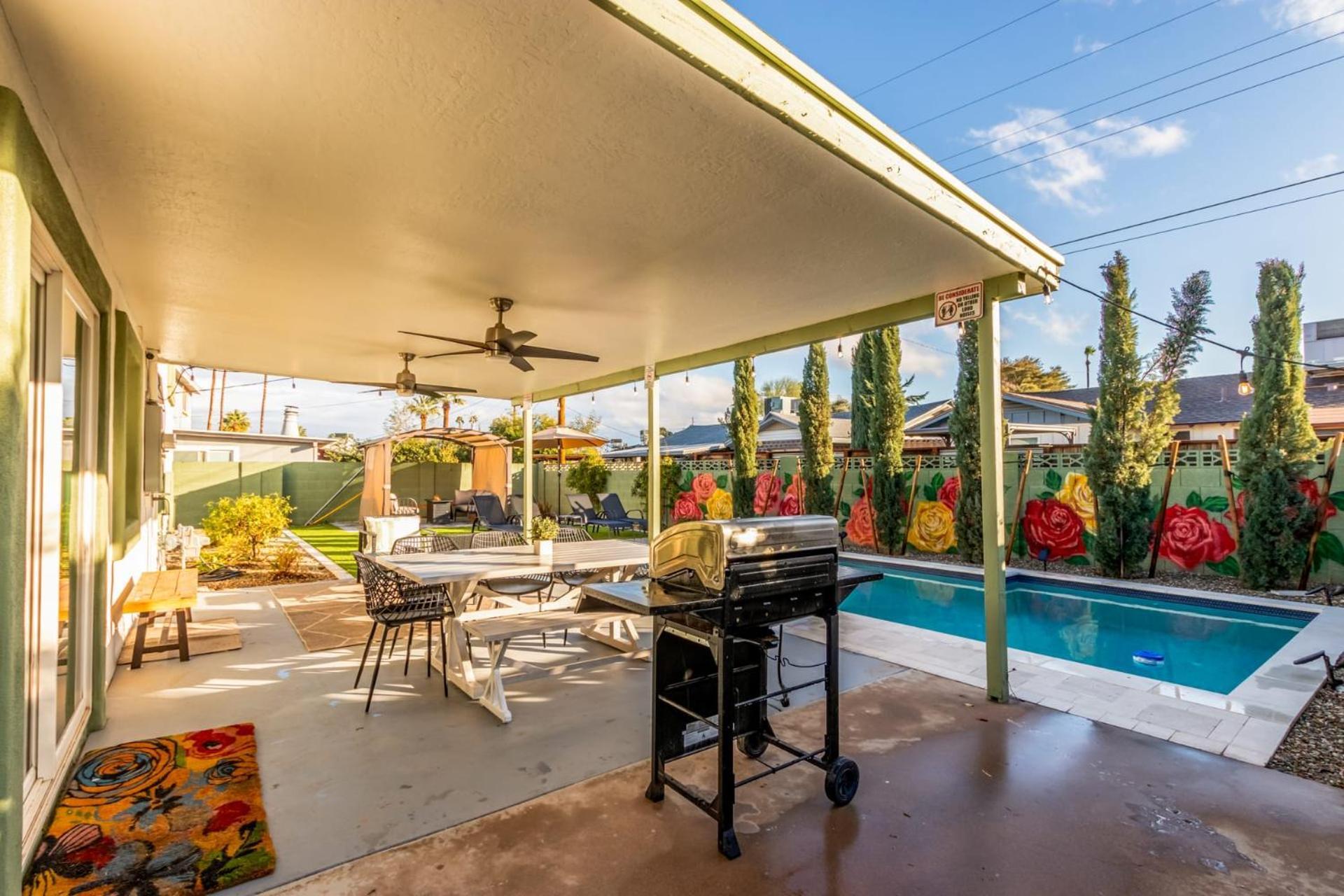 Holiday home Desert Rose Family Retreat-free Htd Pool-2 Primarys-bar