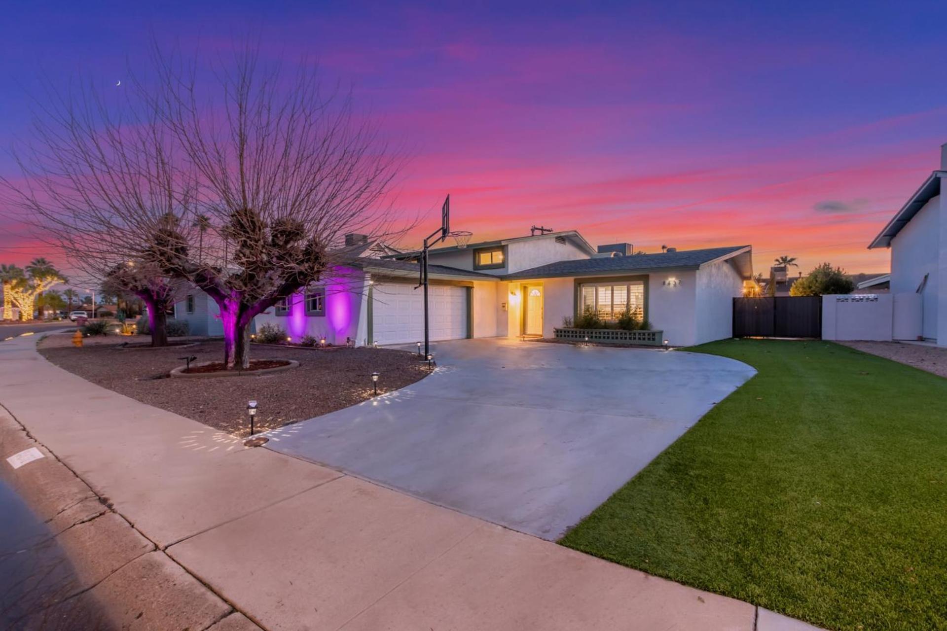 Desert Rose Family Retreat-free Htd Pool-2 Primarys-bar Holiday home Scottsdale