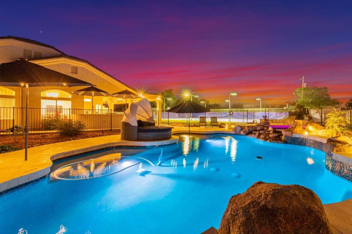 Holiday home Sweetwater Estate-pool-spa-sportcourt-putt Grn