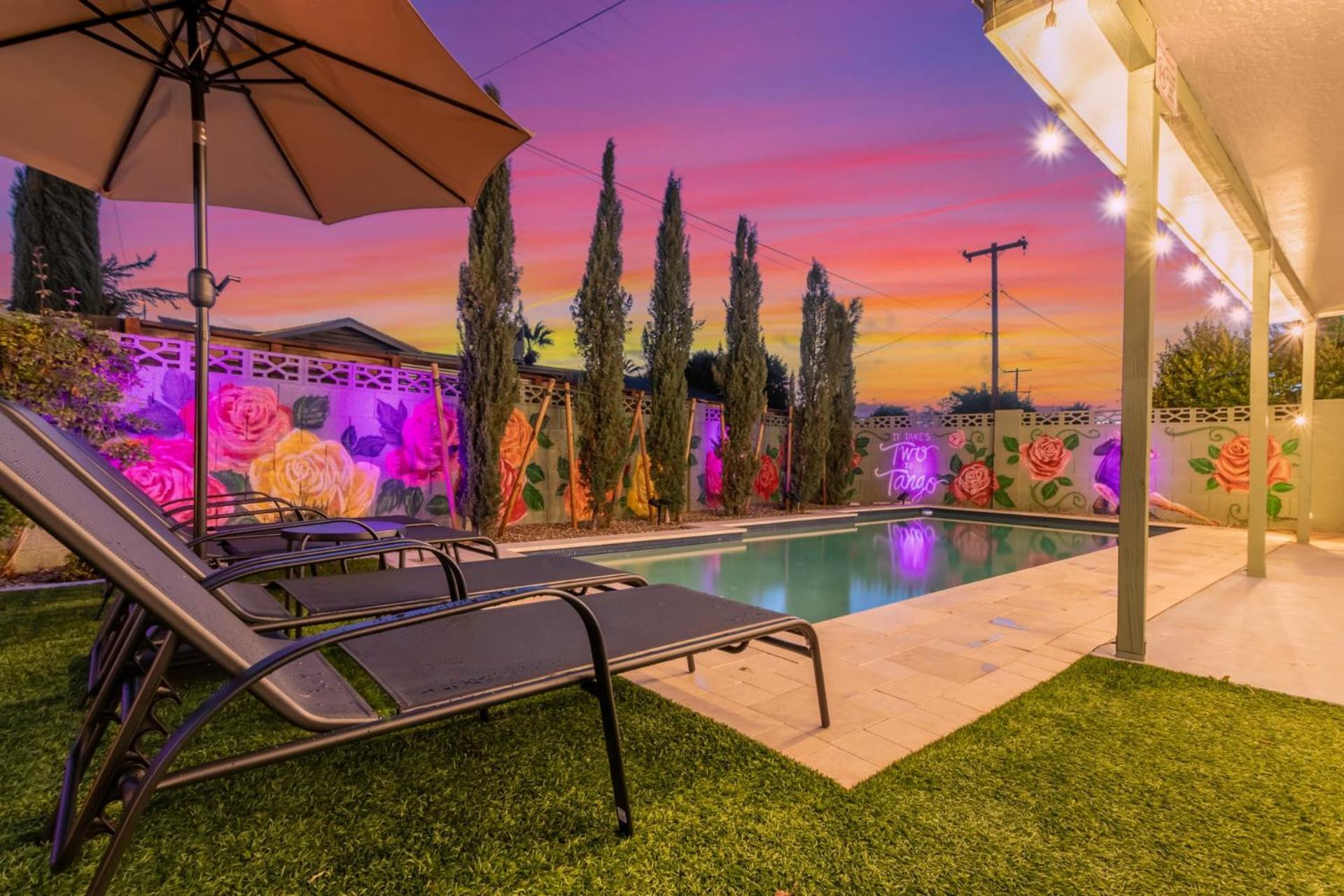Desert Rose Family Retreat-free Htd Pool-2 Primarys-bar Holiday home Scottsdale