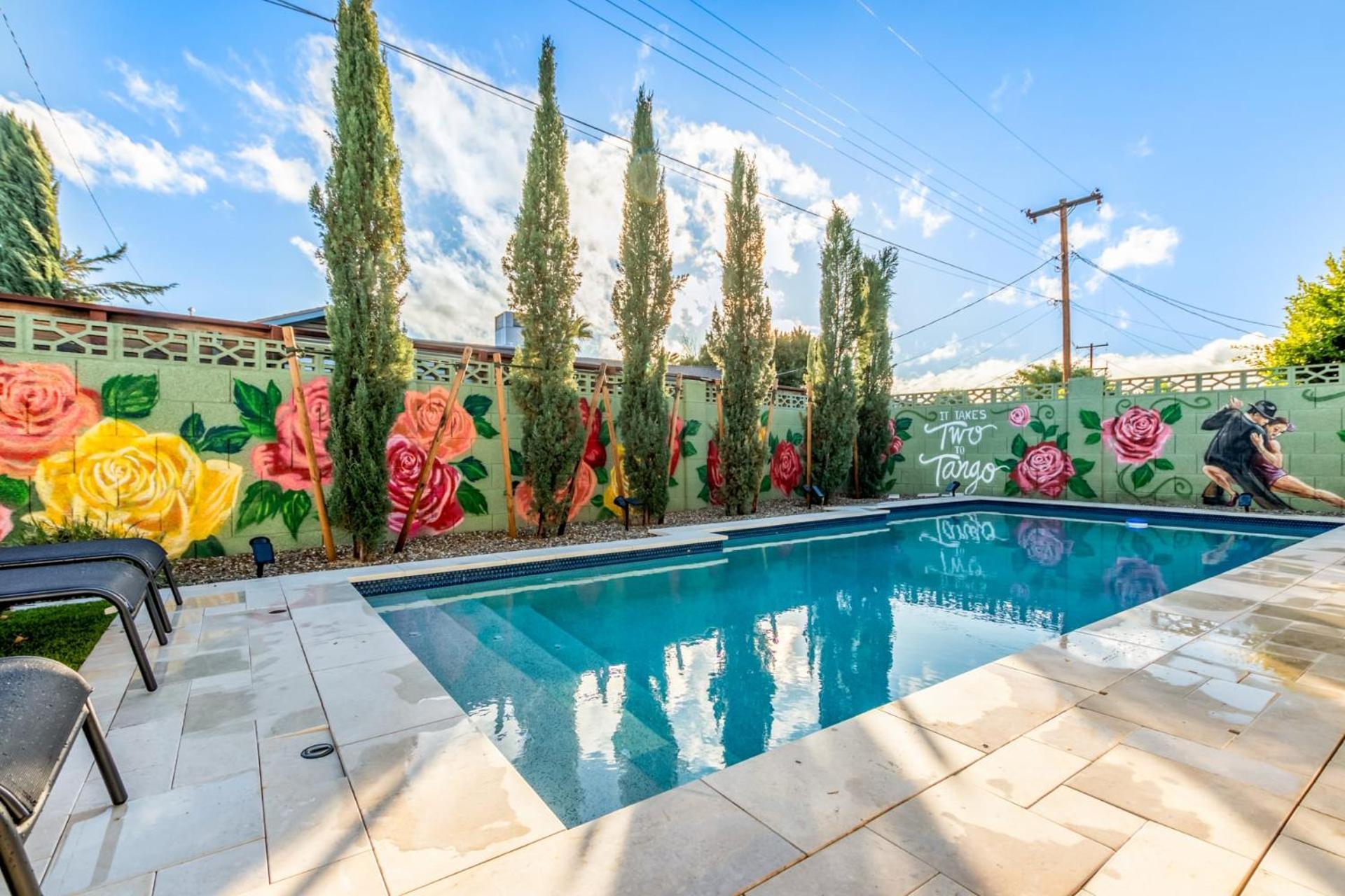 Desert Rose Family Retreat-free Htd Pool-2 Primarys-bar Holiday home Scottsdale