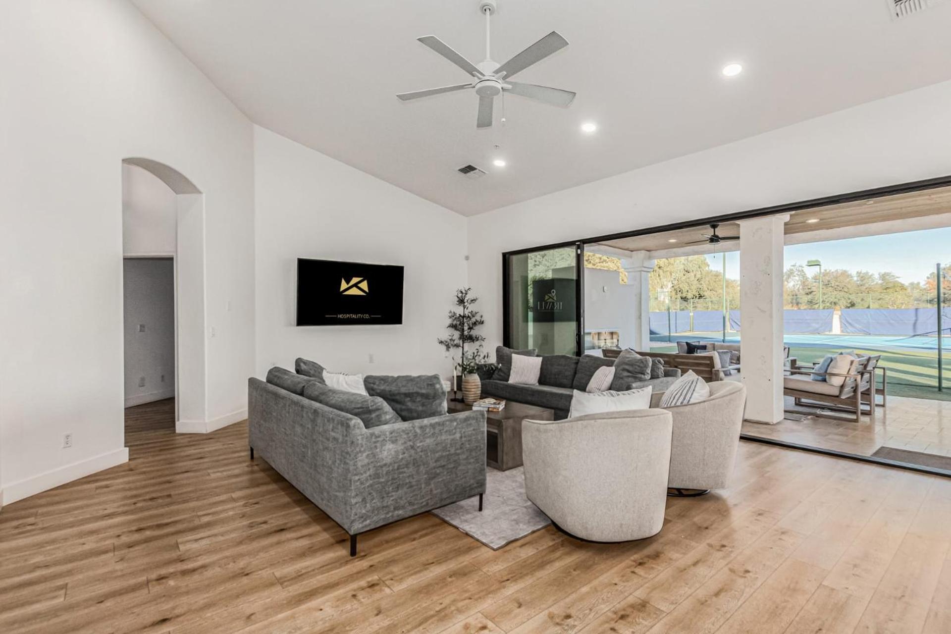 Sweetwater Estate-pool-spa-sportcourt-putt Grn Holiday home *