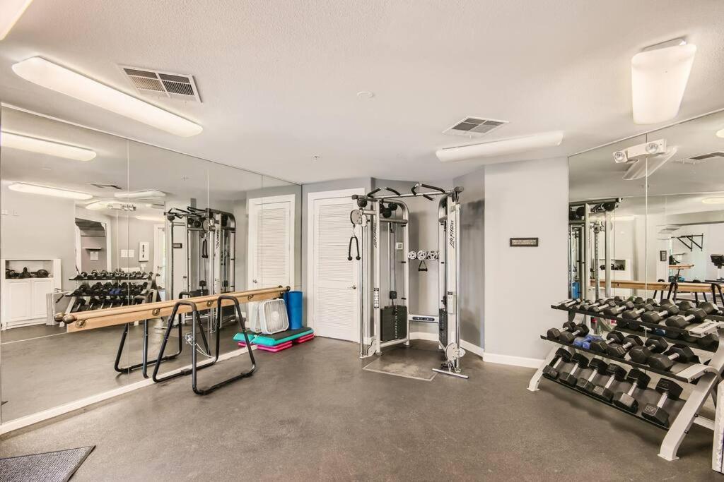 2bd/1ba North Apartment *