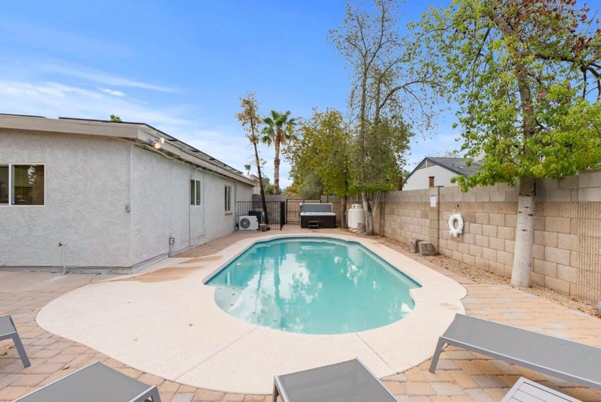 4bd Pool Basketball Hot Tub Pool Table Holiday home Scottsdale