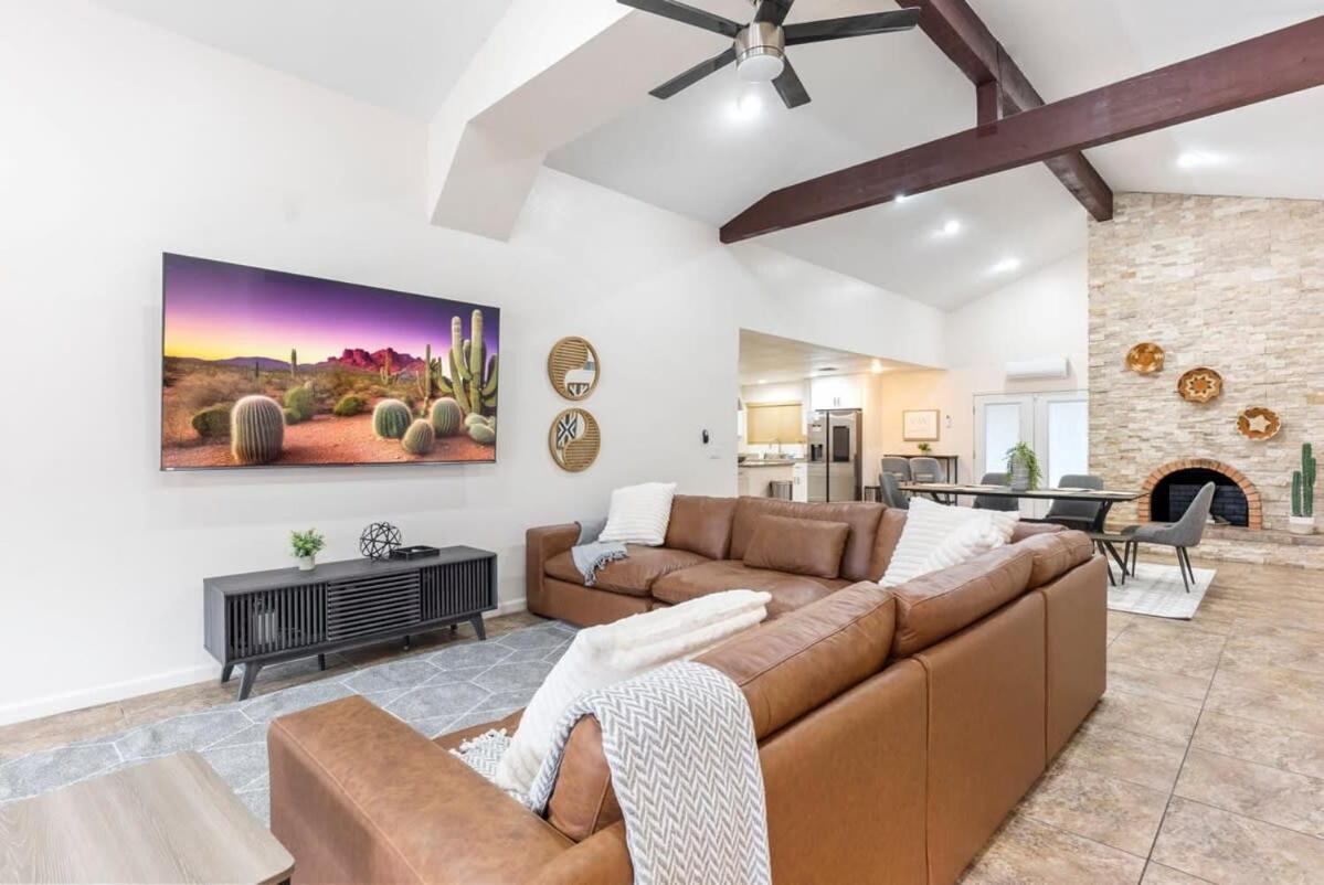 4bd Pool Basketball Hot Tub Pool Table Holiday home Scottsdale
