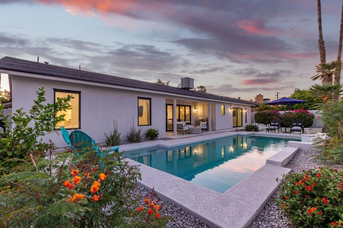 Lux Family Retreat-free Htd Pool-3 En-suites Holiday home *