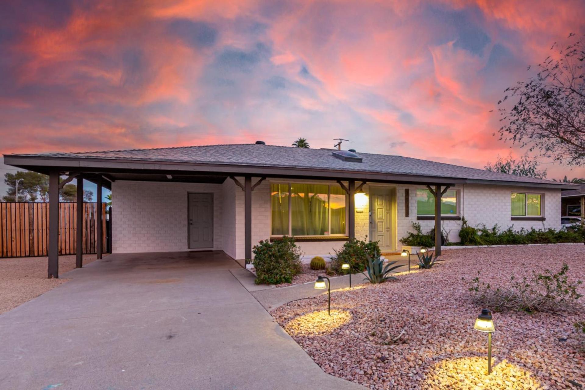 Modern Sw Family Retreat-pool-hot Tub-firepit Holiday home *