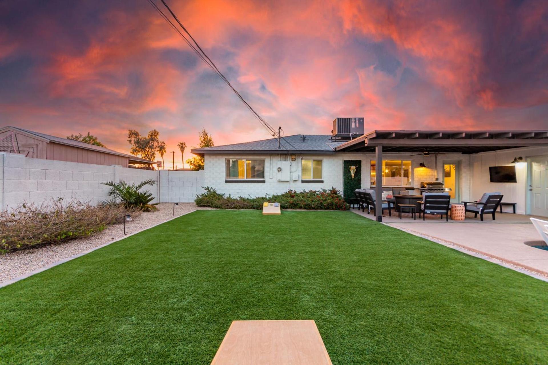 Modern Sw Family Retreat-pool-hot Tub-firepit Holiday home *