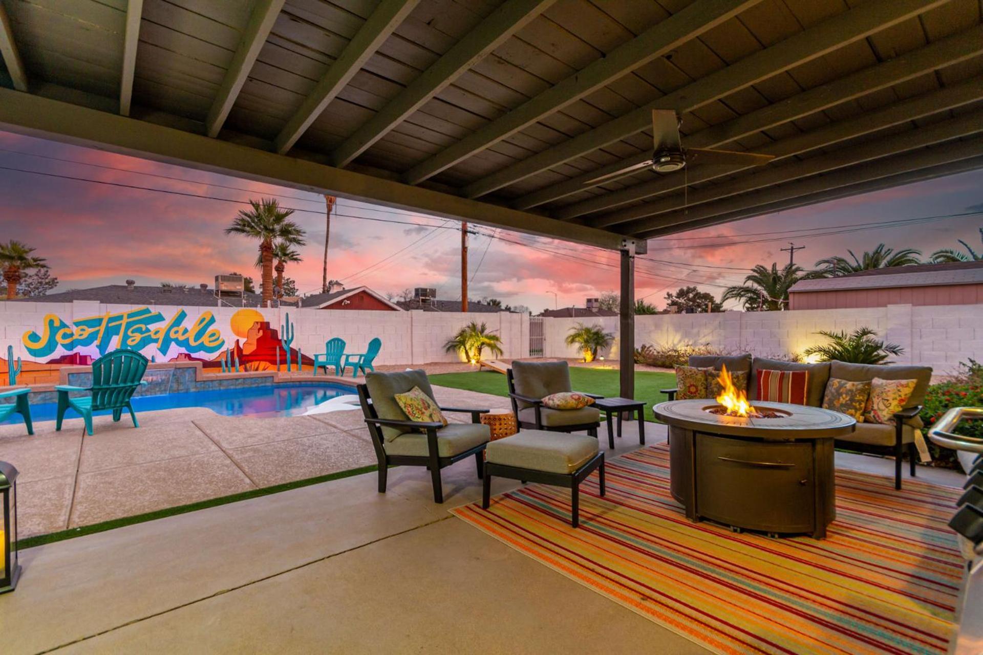 Modern Sw Family Retreat-pool-hot Tub-firepit Holiday home