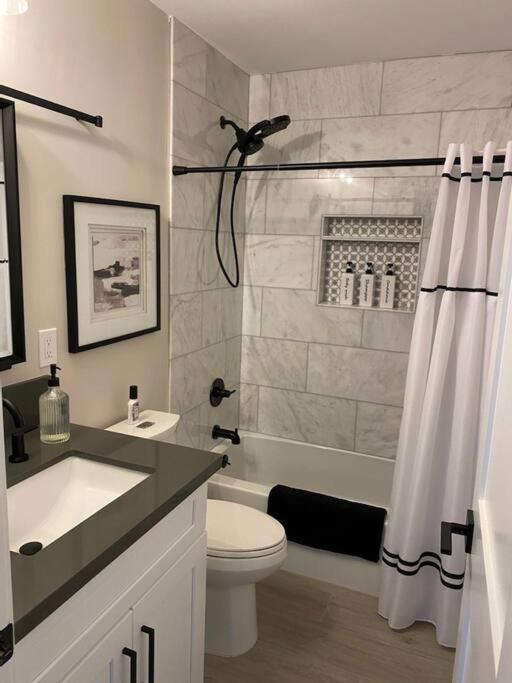 Gorgeous Upscale 4bed/3 Bath Holiday home *