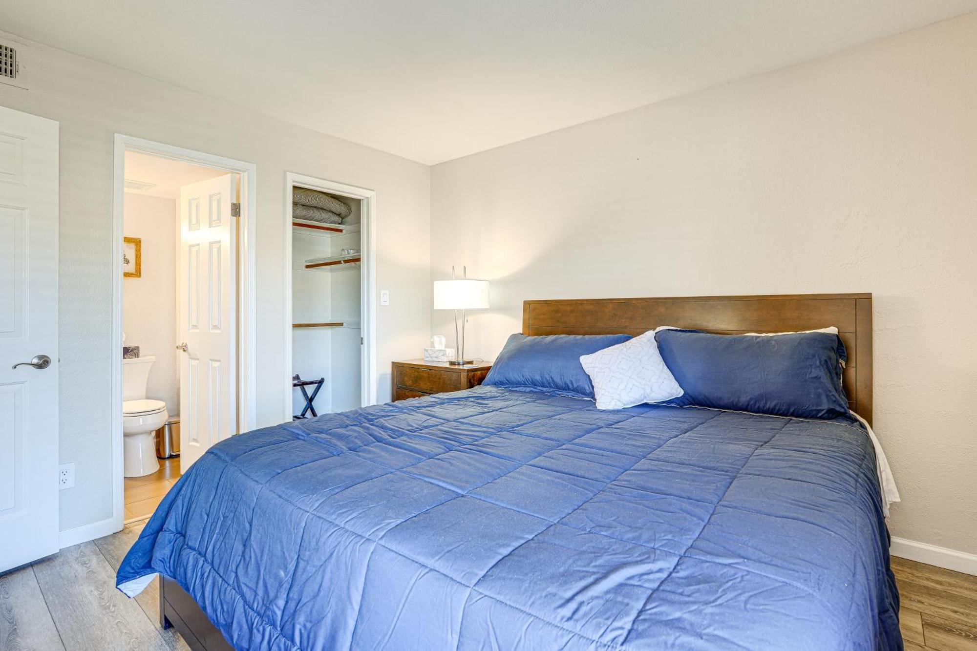 Near Dining And Shopping! Apartment *
