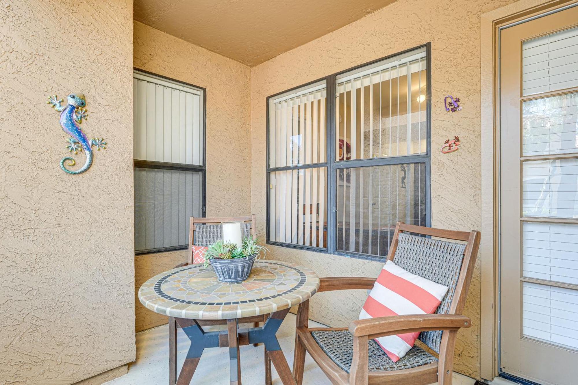 Near Dining And Shopping! Apartment