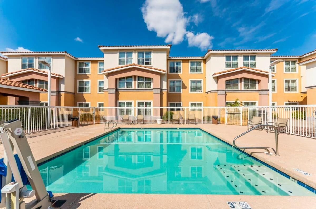 2 Bd 2 Ba Furnished 4 Full Beds *