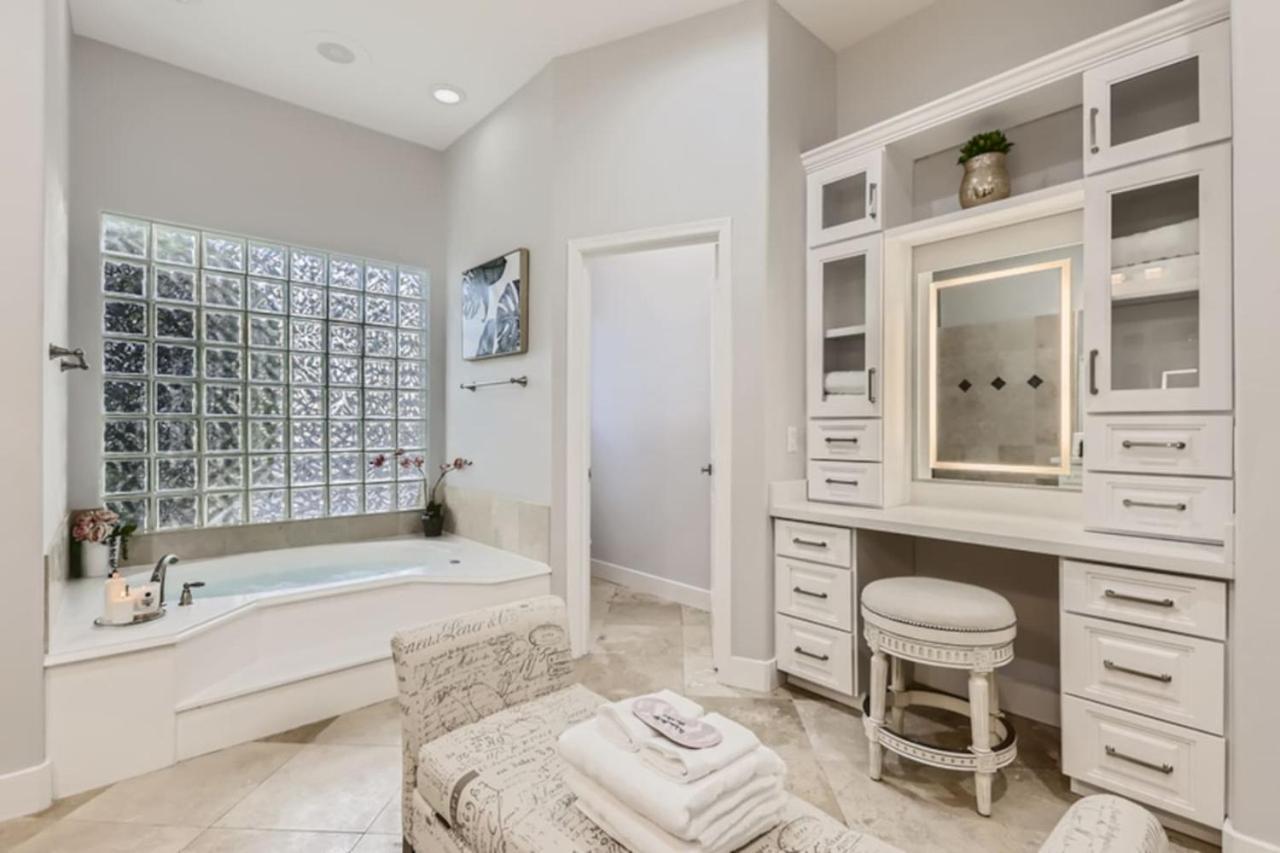 Style Estate, 2 Houses, Putt-putt Course, B-ball Court, Heated Pool Villa