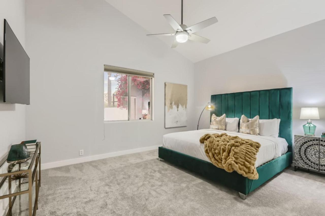 Style Estate, 2 Houses, Putt-putt Course, B-ball Court, Heated Pool * Scottsdale